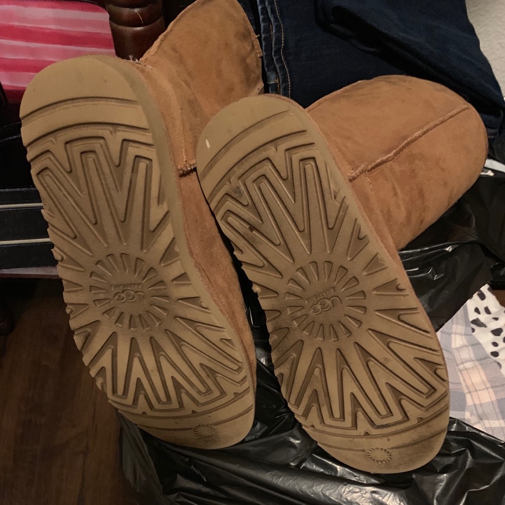 UGGS - Picture 5 of 5